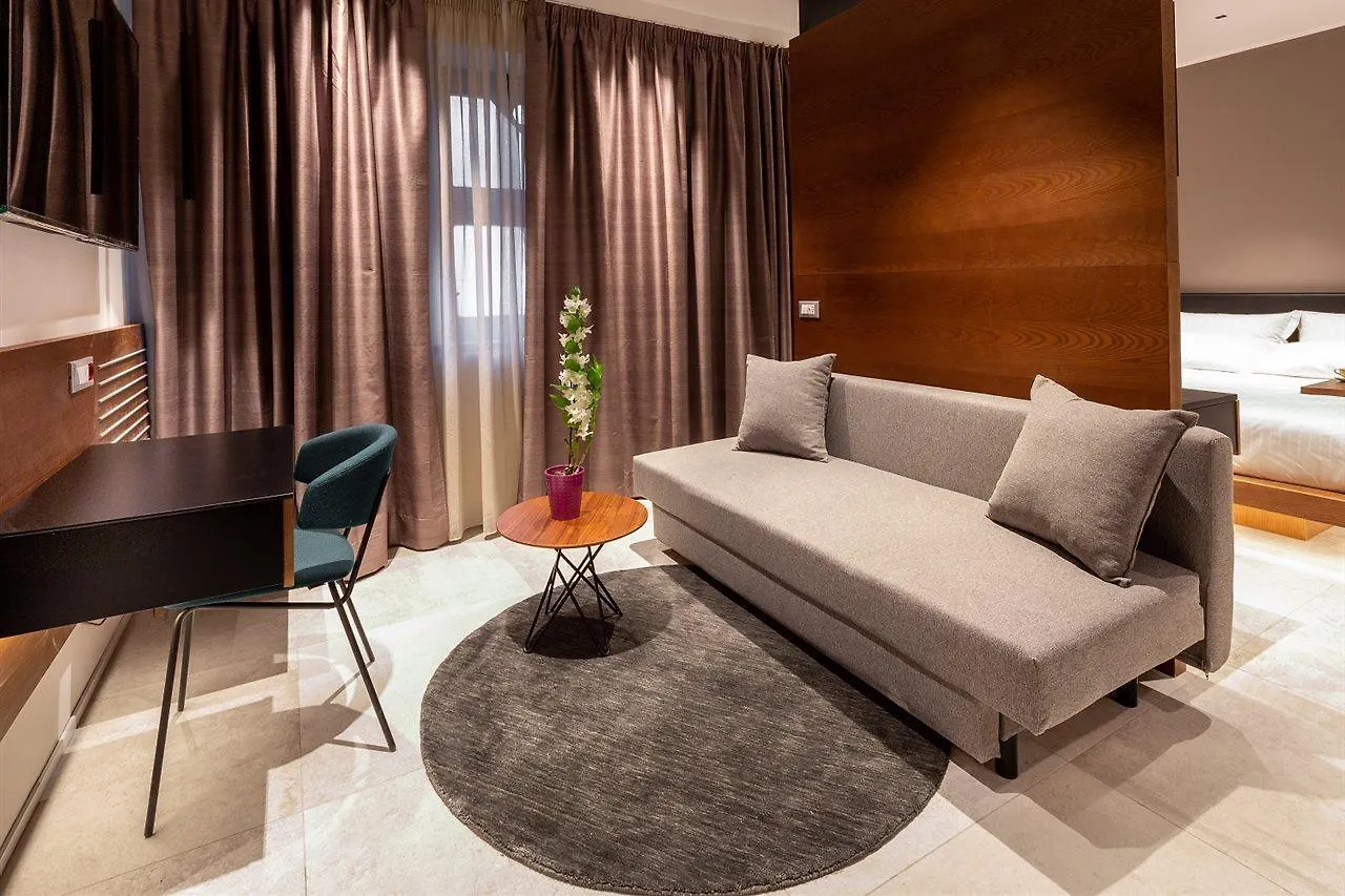The Corner Duomo Hotel Milan