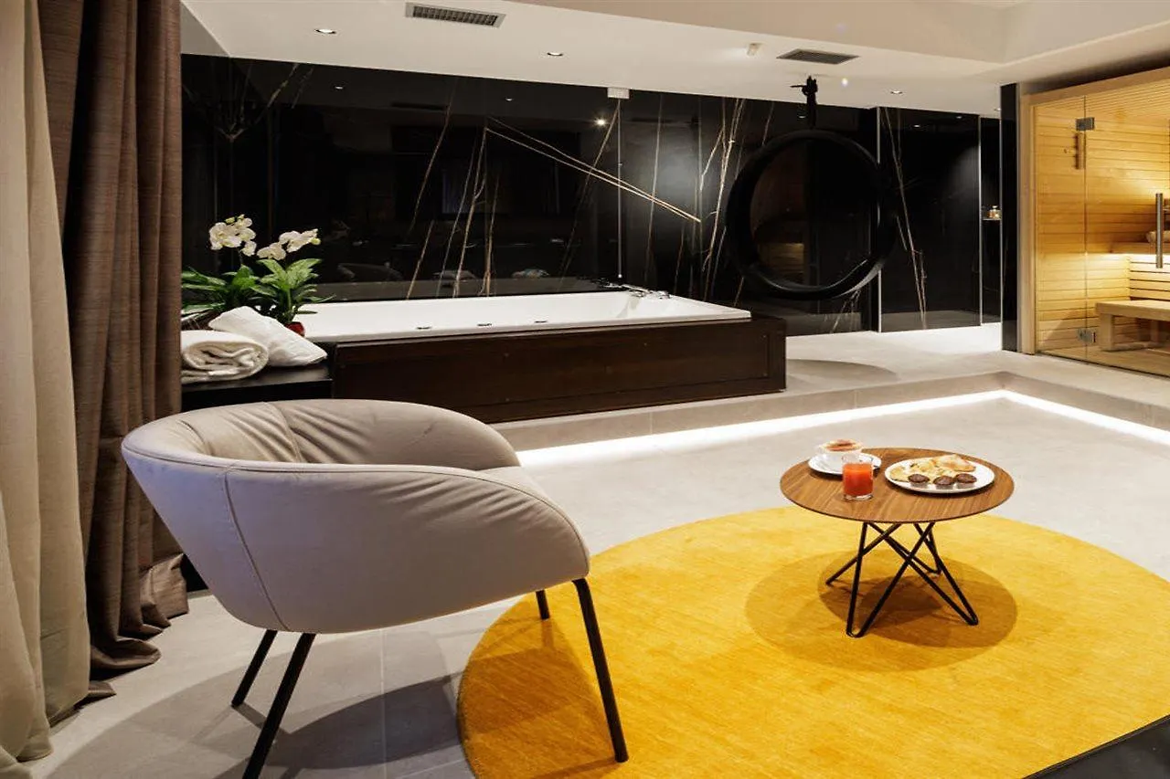 The Corner Duomo Hotel Milan